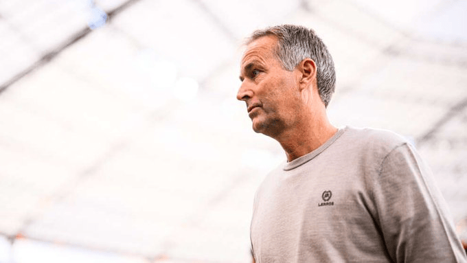 当他在勒沃 当他在勒沃